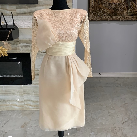 Lillie Diamond California Vintage Lace Top, Satin Mid‎ and Chiffon Skirt. Size 6